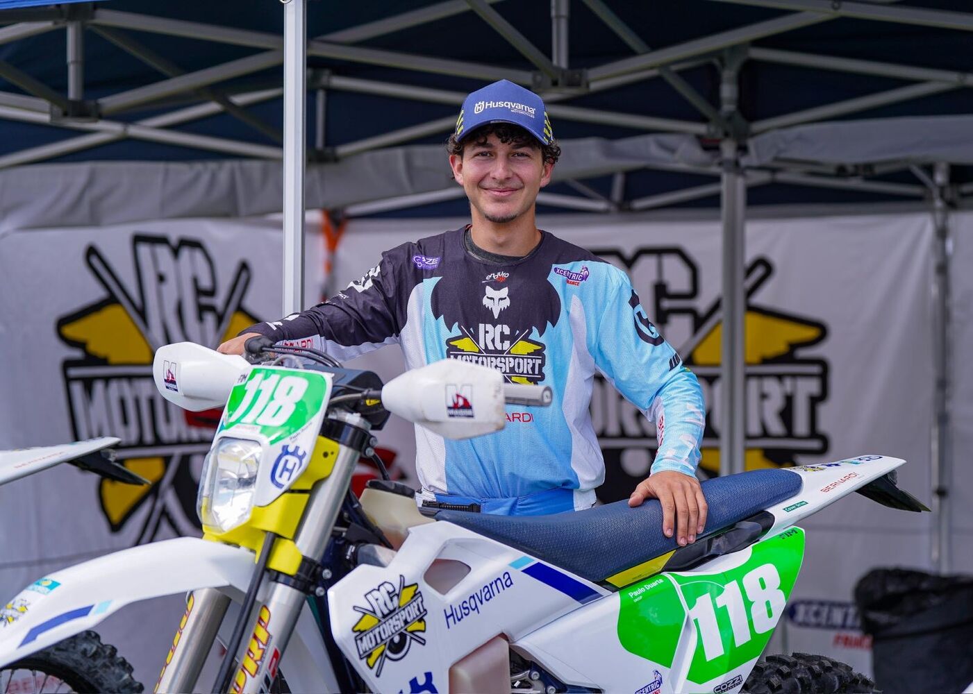 Nathan Masse posant avec sa Husqvarna n°118
